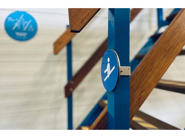 Veiligheidssignalering - Trapleuning vasthouden (PBM Signing)