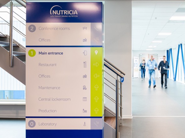 Interne bewegwijzering - welkomszuil ingang - bezoekers signing