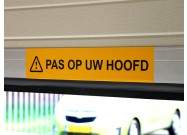 Labelmax maatwerk sticker pas op uw hoofd