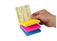 Scrum Post-its met hand